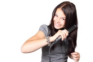 Domowe sposoby na regenerację włosów suchych i zniszczonych